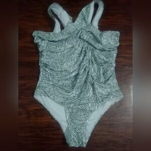 3/$25 Women's One Piece Green White Leaf Pattern Swimsuit Size Medium